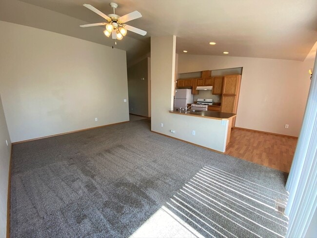 Building Photo - Spacious 3 Bedroom with Office - Fenced Lawn with Lawn Care Provided!