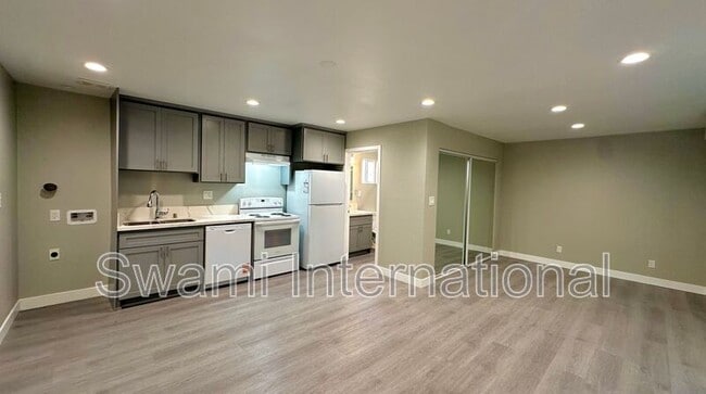 Building Photo - 7102 1/2 S. Figueroa St.