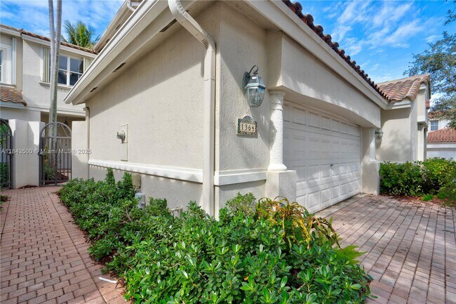 Building Photo - 1364 Harbor View W