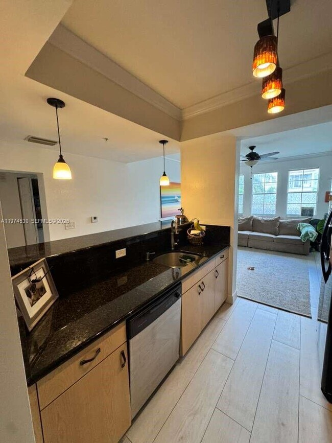 Building Photo - 533 NE 3rd Ave