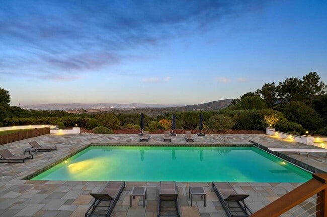 Building Photo - 6 Friars Ln