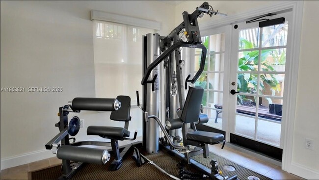 Building Photo - 2891 NE 185th St