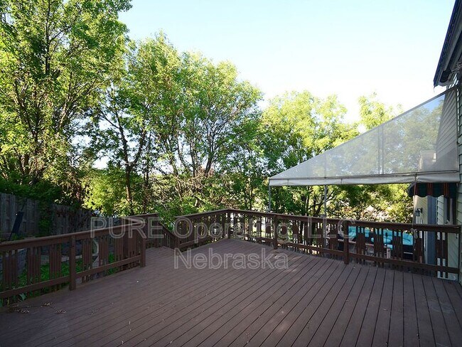 Building Photo - 1217 Pierce St