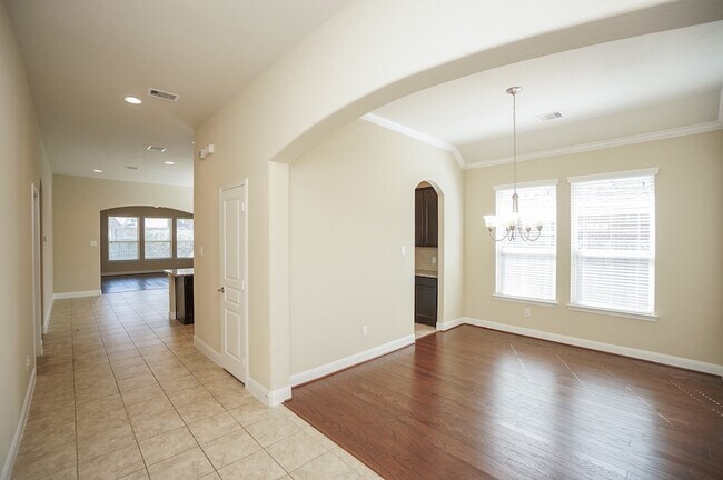 Building Photo - 28515 Pleasant Forest Dr