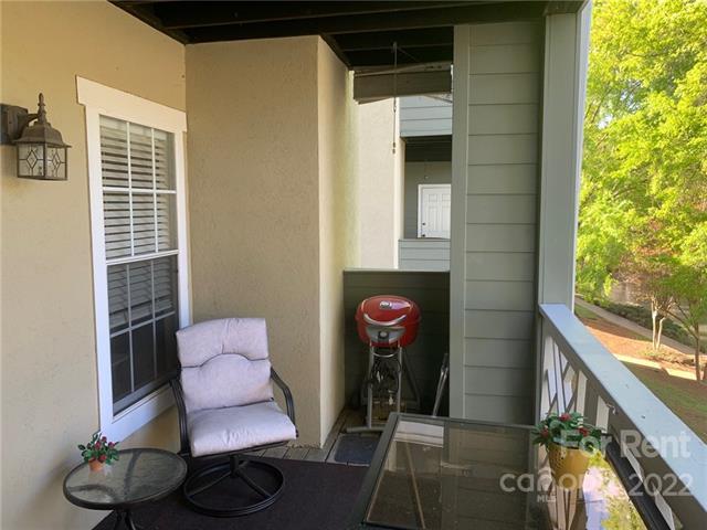 Building Photo - 19909 Henderson Rd