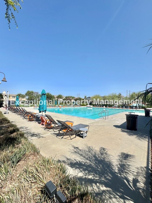 Building Photo - Ready to move in 3 bed 3 bath home!