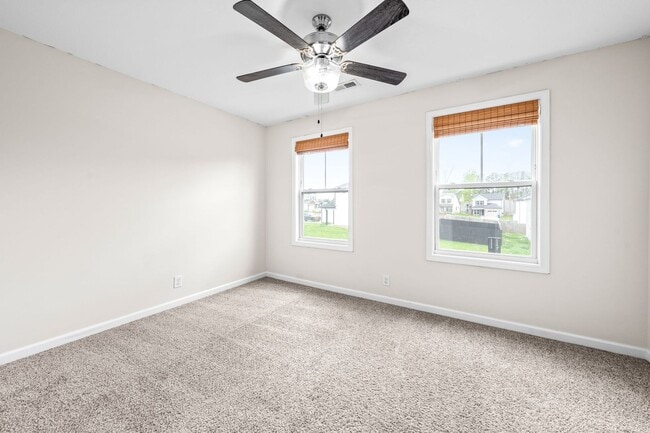 Building Photo - Dog Friendly Three Bedroom!