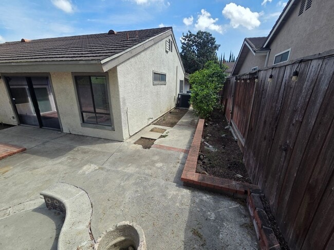 Building Photo - Stunning Via Verde home!