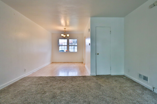 Building Photo - 831 N Raynor Ave