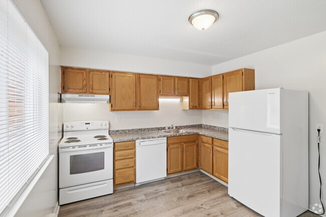2BR, 1.5BA - 1100SF - Kitchen - Kingswood Apartments