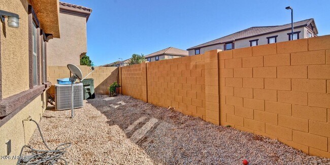 Building Photo - 8169 W Groom Creek Rd