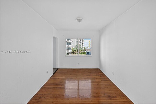 Building Photo - 160 S Shore Dr