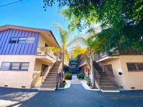 Building Photo - 2956-2958 S Robertson Blvd