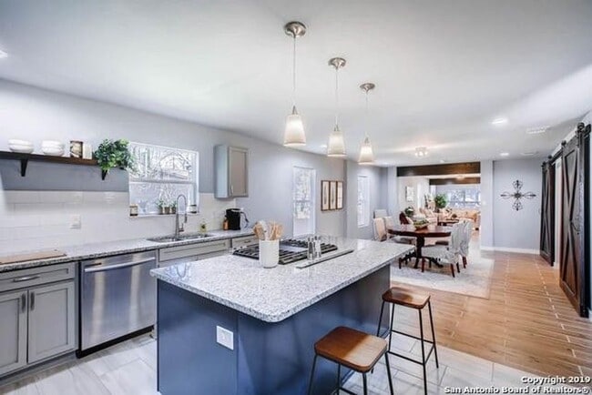 Building Photo - Adorable 3 bedroom 2 bath Minutes from N S...