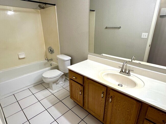 Building Photo - Great Ahwatukee double story home in perfect location.