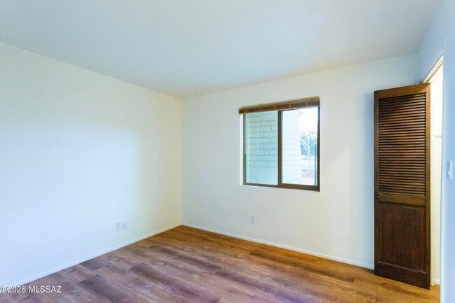 Building Photo - 1714 W Meadow Hills Dr