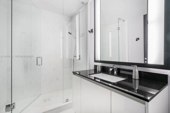 Building Photo - 18555 Collins Ave