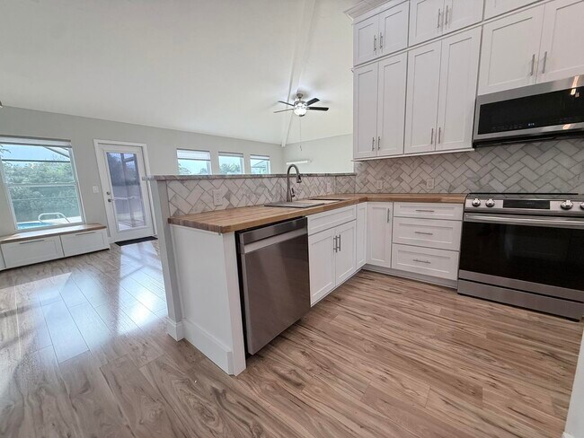 Building Photo - 3786 Sierra Dr