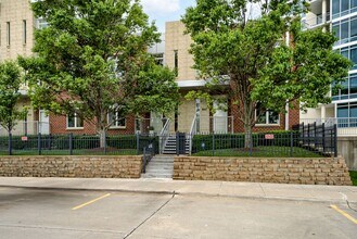 Building Photo - Prime Downtown 2-Bedroom Condo Steps from the Old Market!!