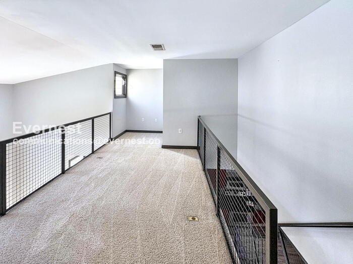 Building Photo - 1273 MacKintosh pknw