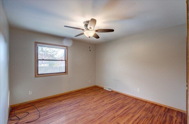 Building Photo - 1309-1311 Prairie Rd