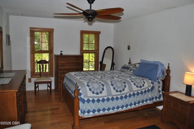 Building Photo - 5590 Lancewood Cir S