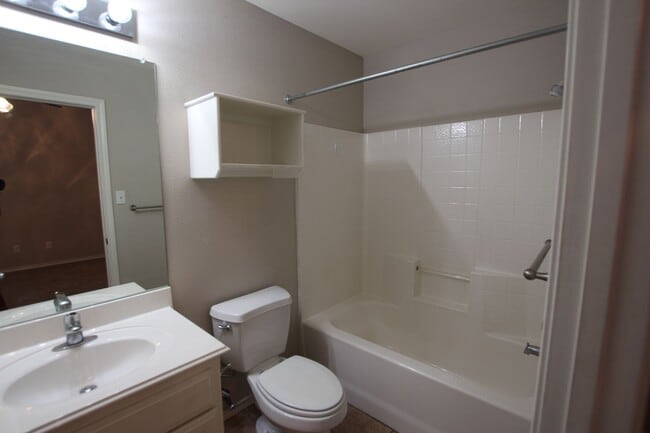Building Photo - 16922 Loring Ln
