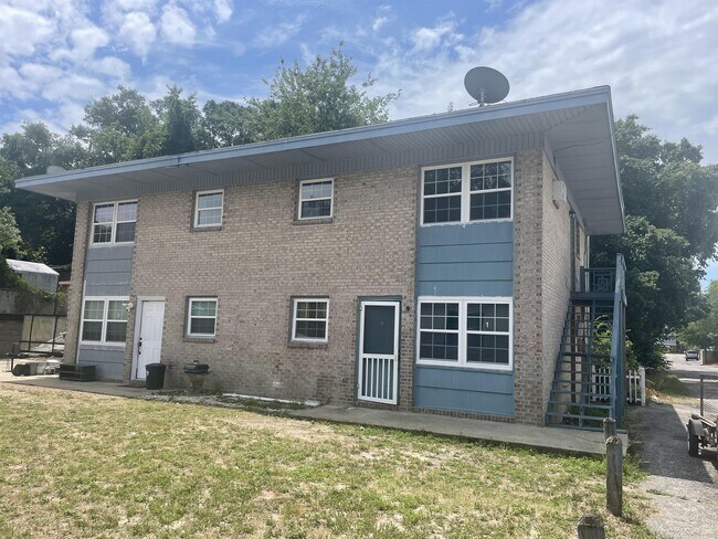 Building Photo - 409 27th Ave N