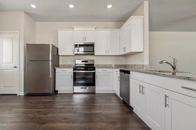 Building Photo - 15858 Berry Hl Dr
