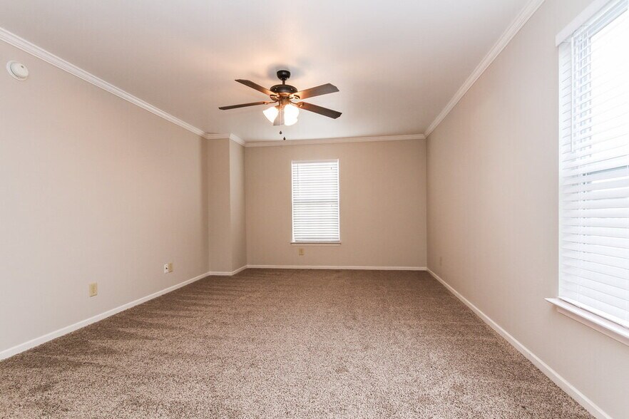 Building Photo - 1351 Brooks Dr