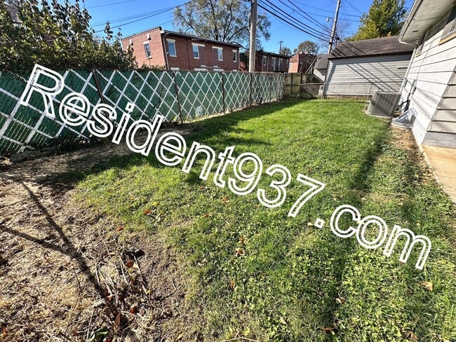 Building Photo - 3 Bed 1 Bath Home