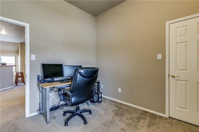 Building Photo - 5913 Dustin Trl