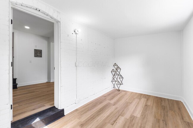 Building Photo - 1399 E Long St