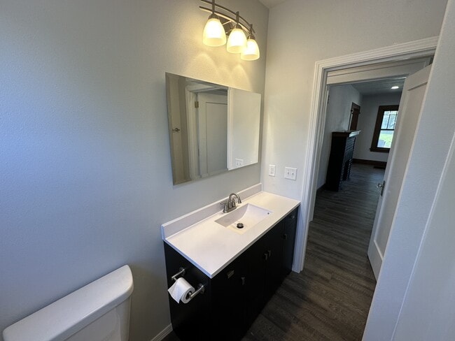 Building Photo - 726 W 26th St