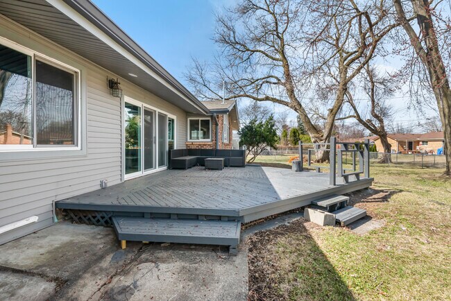 Building Photo - MCM Ranch : Modern 5BR Near Henry Ford & McLaren