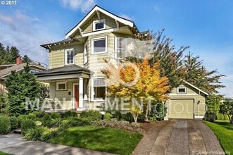 Building Photo - Johns Landing - Charming Home Near Downtown Portland. Large Gourmet Kitchen!