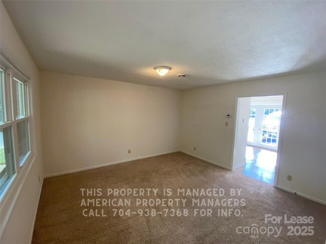 Building Photo - 1116 Arbor Dr
