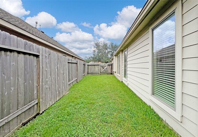 Building Photo - 27522 Gatlin Ln