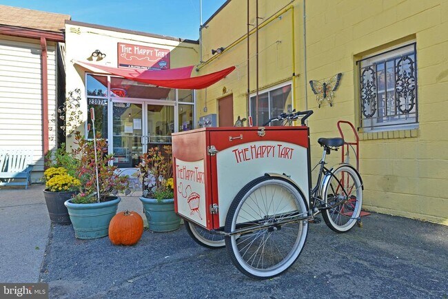 Building Photo - 214 E Monroe Ave