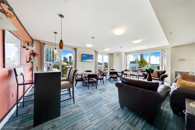 Building Photo - 2701 SW 3rd Ave