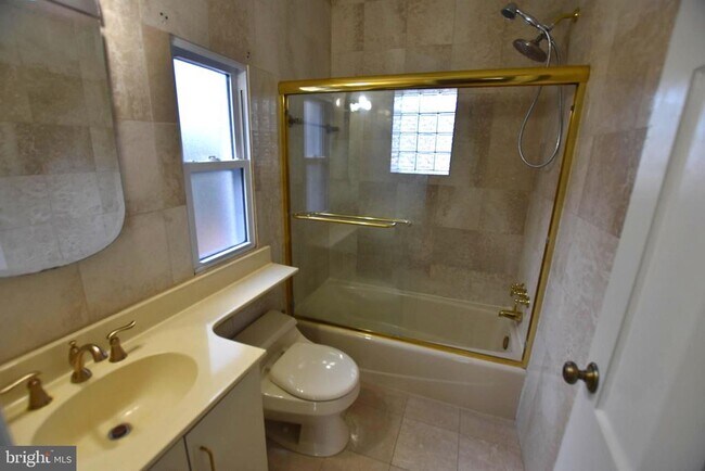 Building Photo - 10118 Cedar Ln