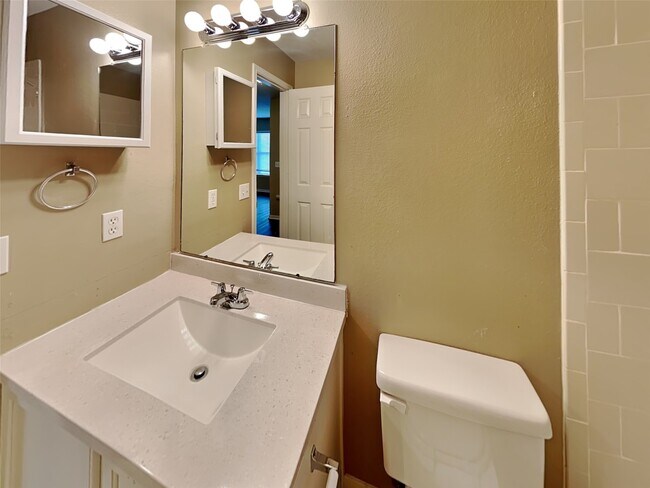 Building Photo - 11831 Brantley Haven Dr