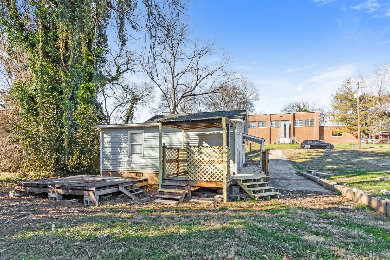 Building Photo - 2110 Brown Ave