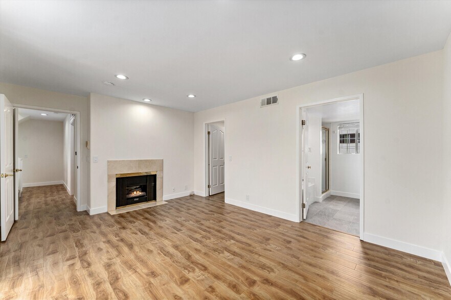 Building Photo - 1338 Yale St