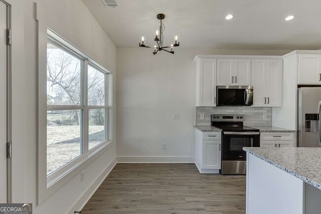 Building Photo - 569 Clayton St