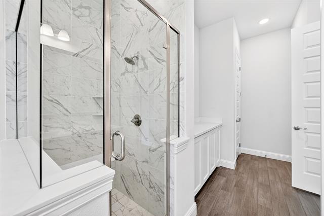 Building Photo - 525 Goose Lake Dr