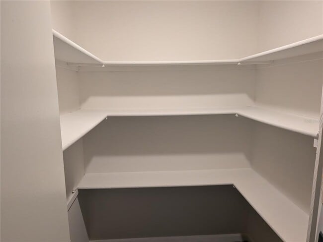 Building Photo - 614 W Fort Dade Ave