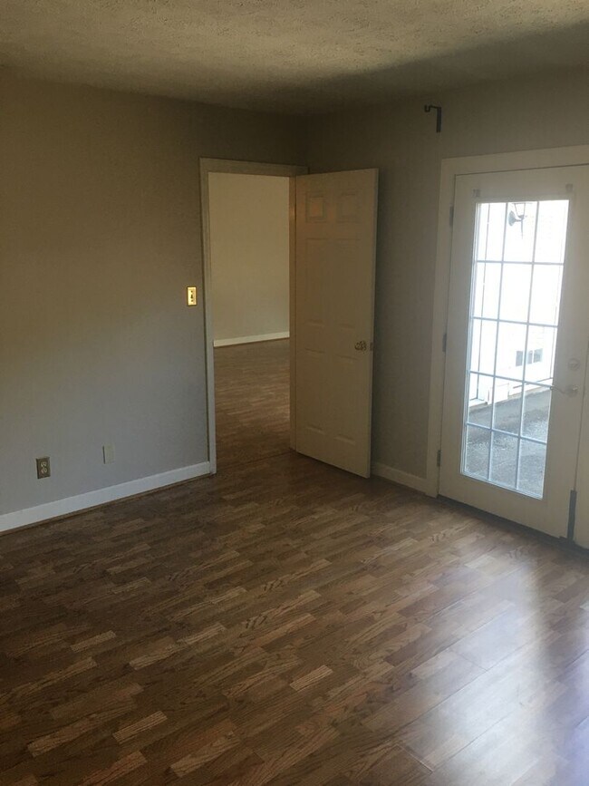 Building Photo - Nice 2/2 Home in West Rome $1095