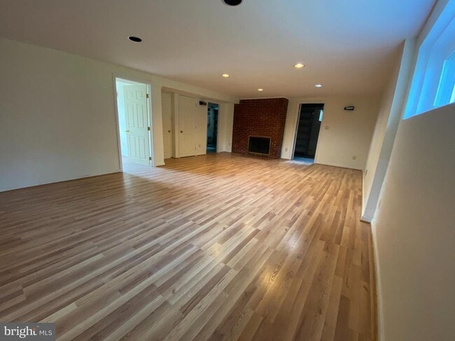 Building Photo - 6009 Cheshire Dr