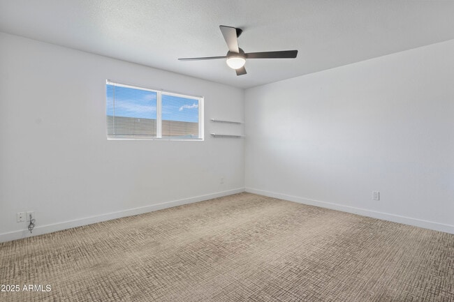 Building Photo - 2166 E Greenway Dr